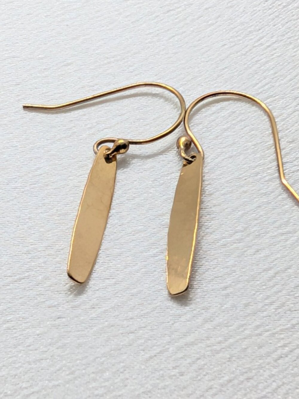 NEW Holly Yashi Hammered Finish Gold Plated Earrings - Picture 2 of 6